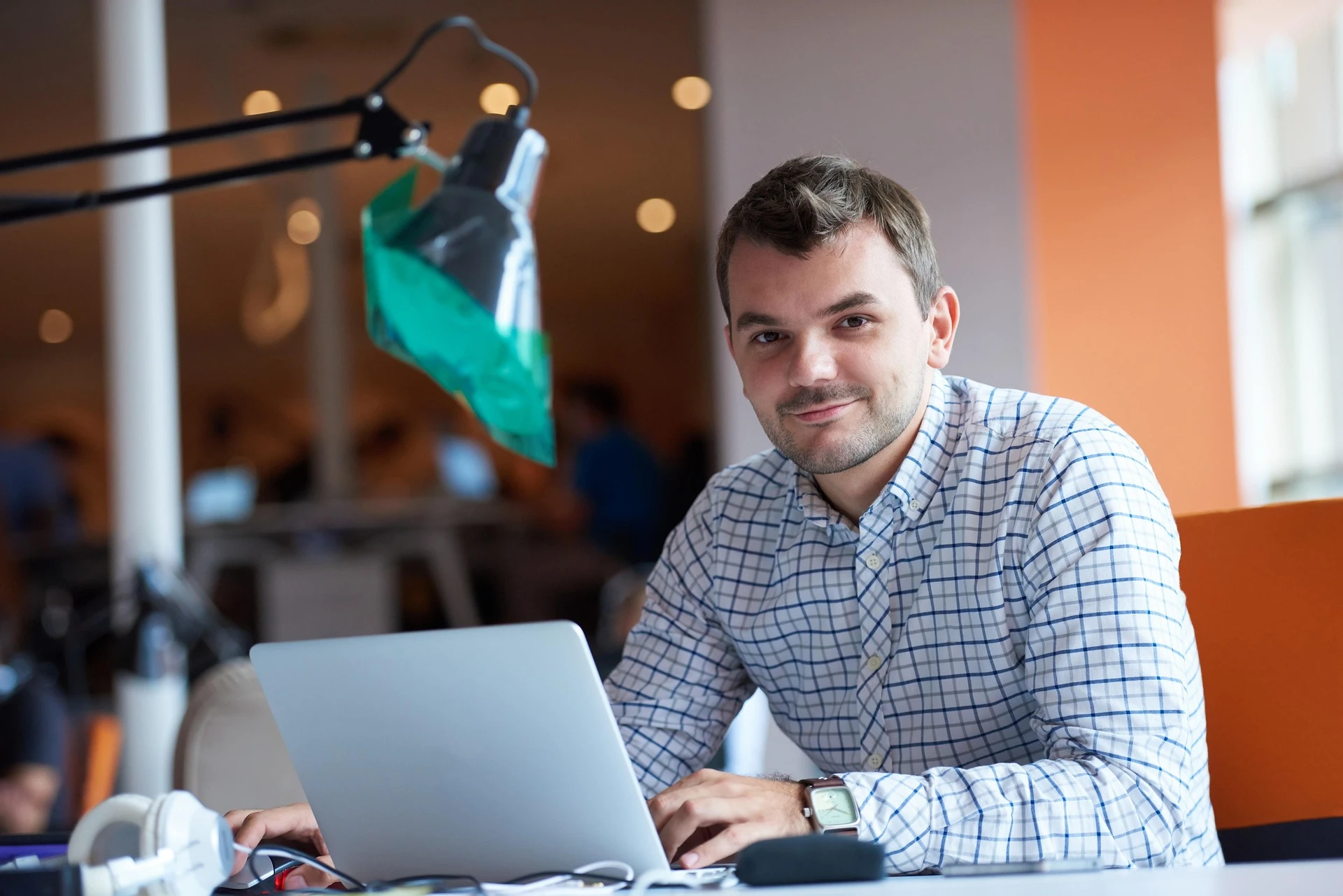 Cumuler salariat et auto-entrepreneur : ce que dit la loi en 2025